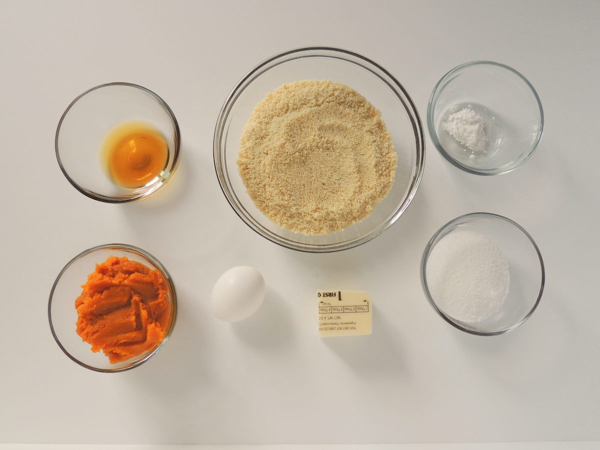 Ingredients for gluten free keto pumpkin cookies