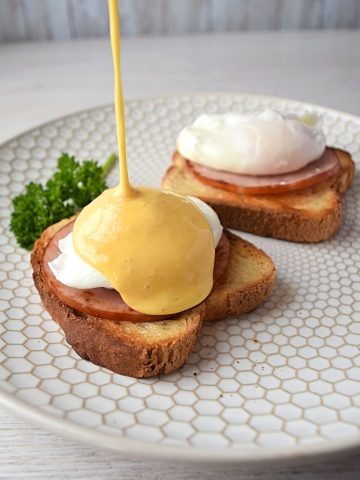 pouring the hollandaise sauce
