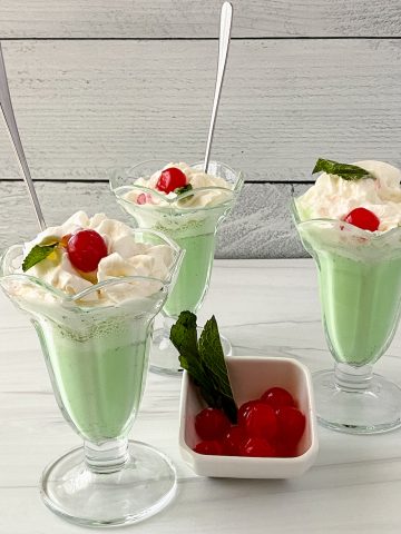 Cover image for vegan shamrock shake recipe post.